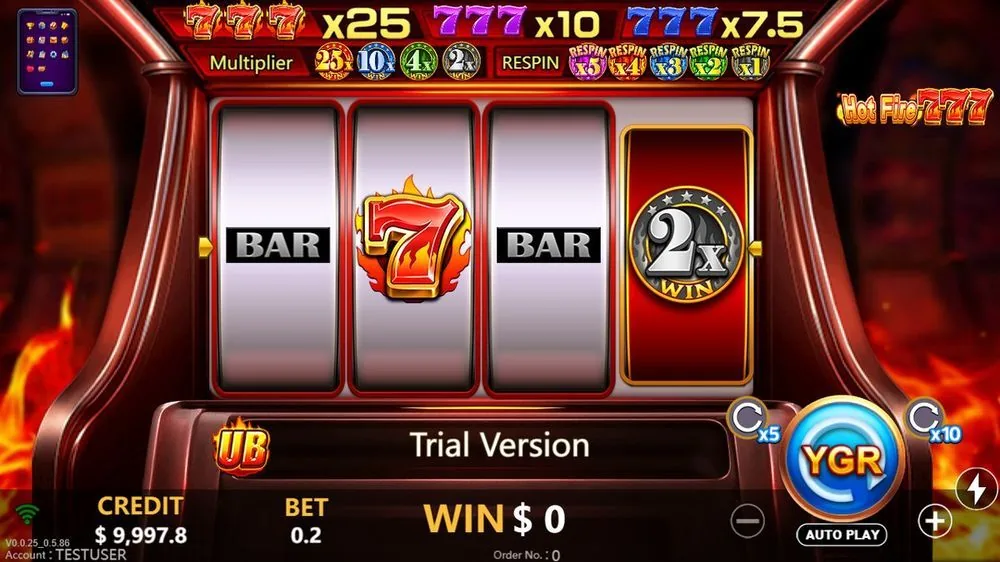 De drie hoofdrollen met een vlammende 7 tussen twee BAR's, en rechts de vierde feature-rol met een 2× WIN-schijf. Bovenin de 777-tiers (×25 / ×10 / ×7,5). Zo ziet een gewone draai eruit — WIN stond hier nog op 0.