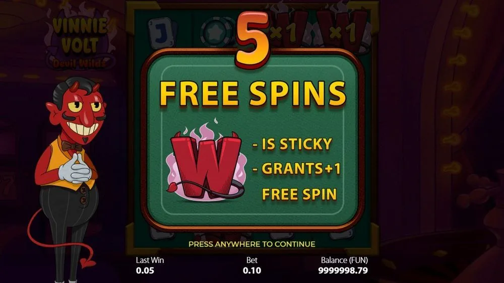 De trigger: 5 FREE SPINS, en de belangrijkste regel staat er meteen bij — de dynamiet-Wild (W) is sticky én levert +1 free spin per landing. Zo houdt de ronde zichzelf op gang.